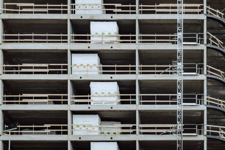 Real-Time Job Progress Tracking Software: 5 Ways to Stay on Budget