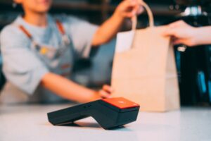 7 Reasons Traditional Retailers Must Adopt Omnichannel POS Now