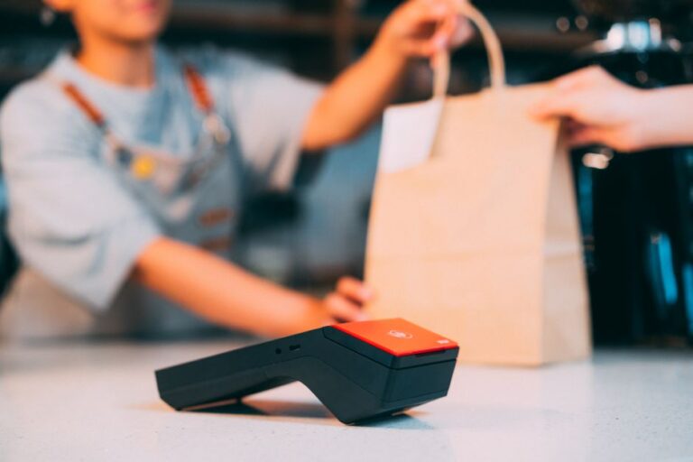 7 Reasons Traditional Retailers Must Adopt Omnichannel POS Now