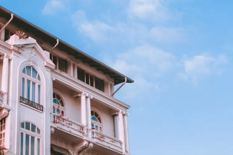 Essential Boutique Hotel PMS Features: Top 10 Must-Haves