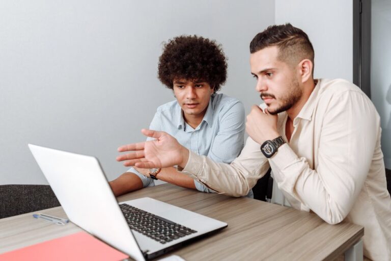 Selecting the Right CRM Architecture: 7 Steps for B2B Success in 2026