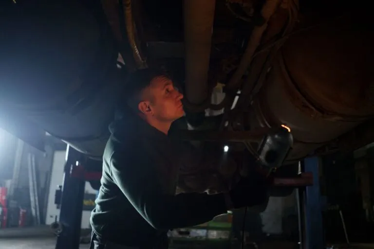 How Modern Fleet Dispatch Software Cuts Fuel and Idling Costs: 5 Ways