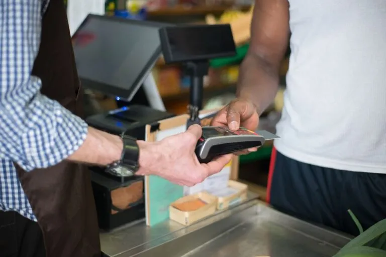 7 Automated Customer Review Workflows for Retail POS